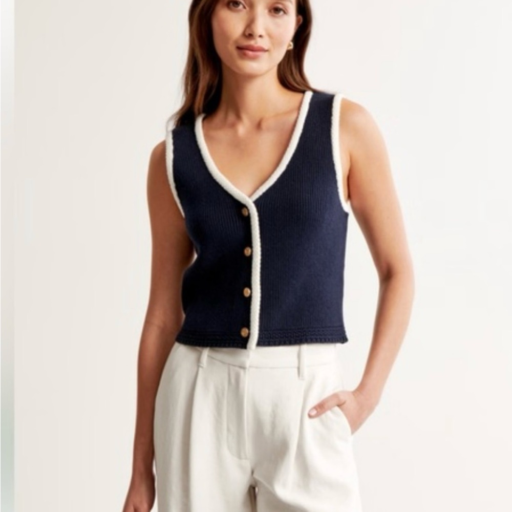 Abercrombie & Fitch Black and White Knit Top
